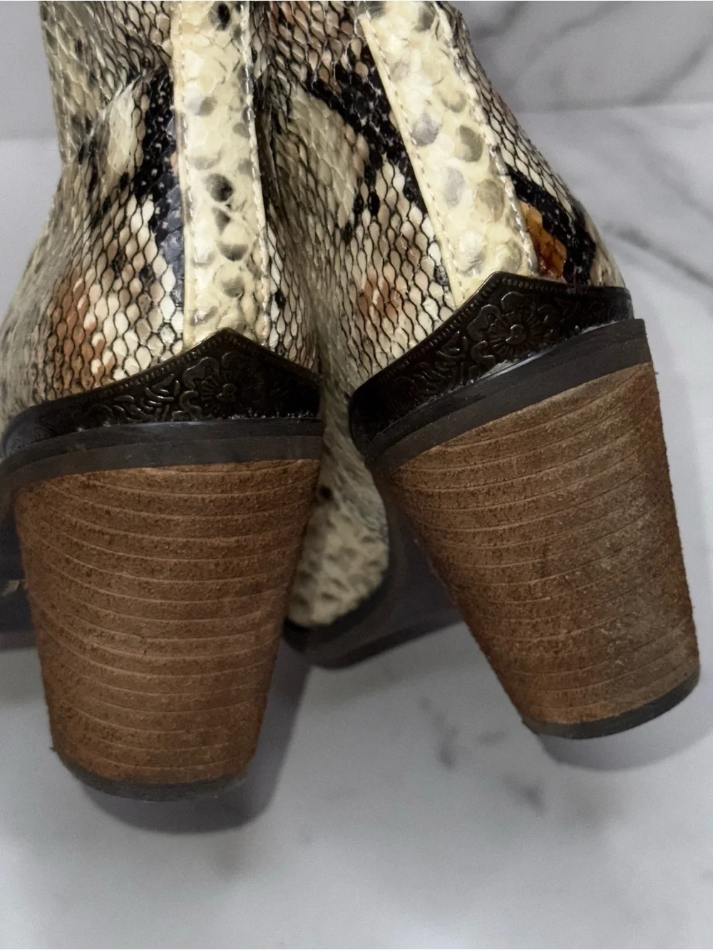 Very Volatile Women's Faux Snakeskin Ankle Boots Size 7